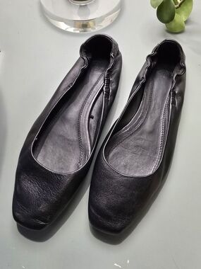 Massimo Dutti Black Leather Ballet Flats